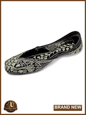 Embroidered Ethnic Flats with Faux Leather Slip-On Juttis for Bridal